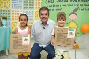 Prefeitura de Catalão finaliza entrega de 5 mil kits escolares em parceria com o Governo de Goiás