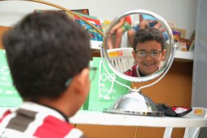 Prefeitura de Catalão e Projeto Removies entregam óculos e salas de cinema para alunos da rede municipal