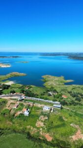 Mesmo sem chuvas significativas, Lago de Três Ranchos mantém recuperação e continua registrando elevação de nível