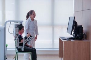 Cora amplia serviços ao abrir reabilitação robótica para pacientes do Crer
