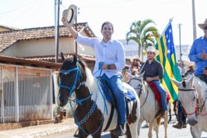 Jamil Calife prestigia abertura da 1ª Expo Corumbaíba com participação na tradicional cavalgada